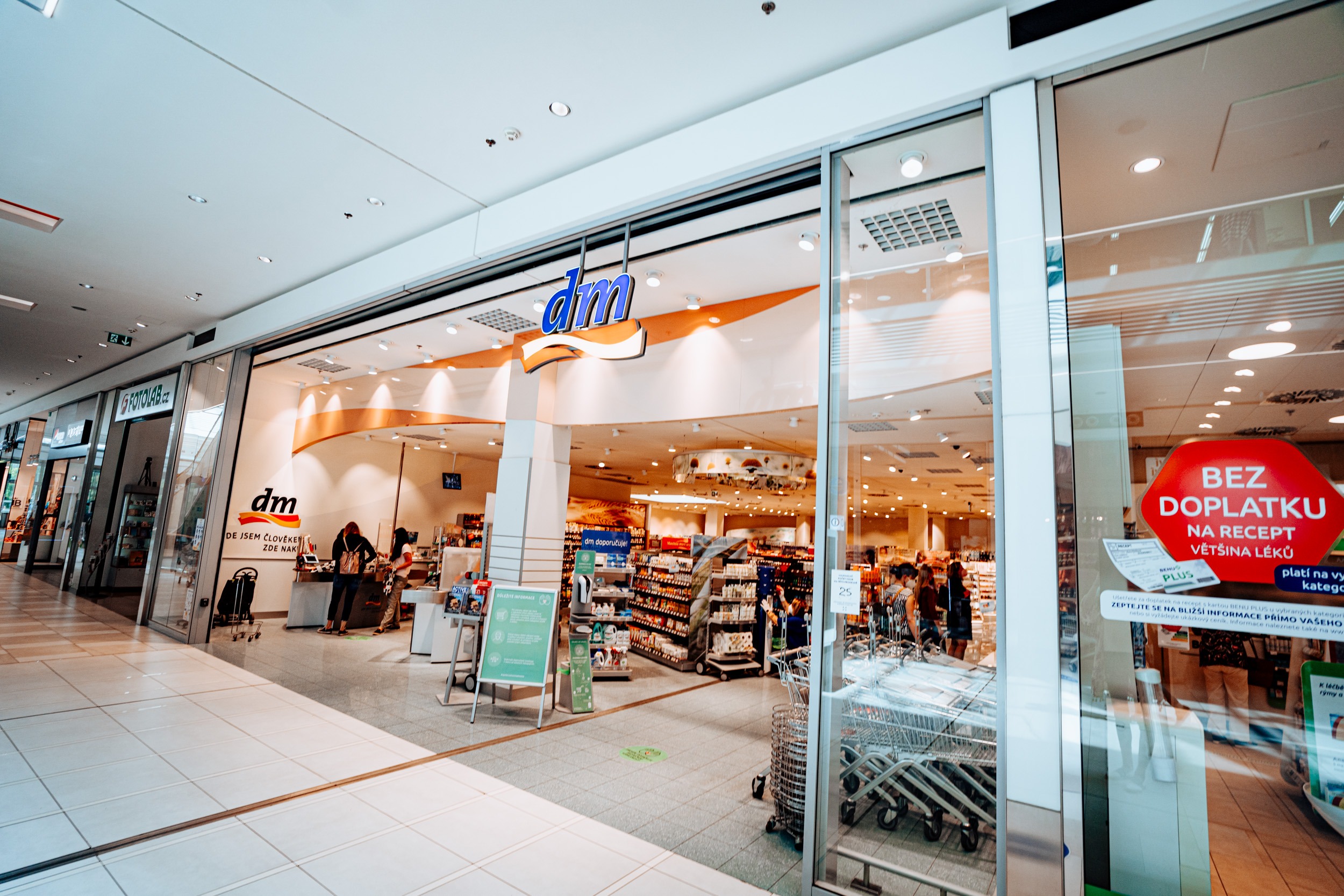 Prodejna dm drogerie se nachází v Central Kladno v přízemí.