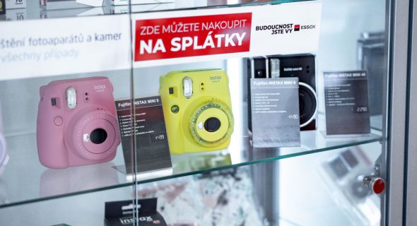 Fotoaparát Fujifilm Instax MINI v růžové a zelené barvě