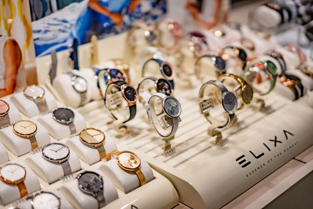 Výběr dámských hodinek v obchodním centru Central Kladno