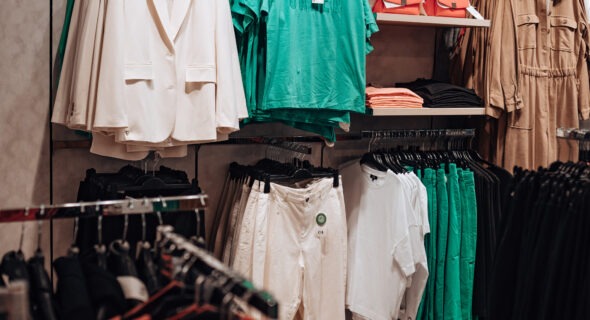 Nabídka jarního a letního oblečení v nákupním centru Central Kladno