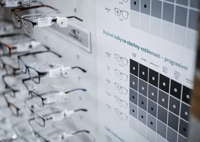 Výběr dioptrických brýlí v prodejně GrandOptical